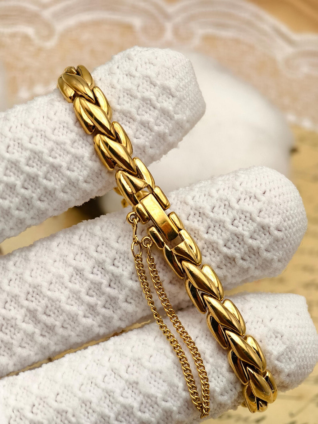 1990s Vintage Tissé Gold-Tone Crystal Oval Dress Watch – Twisted Rope-Trim Link Bracelet Edition