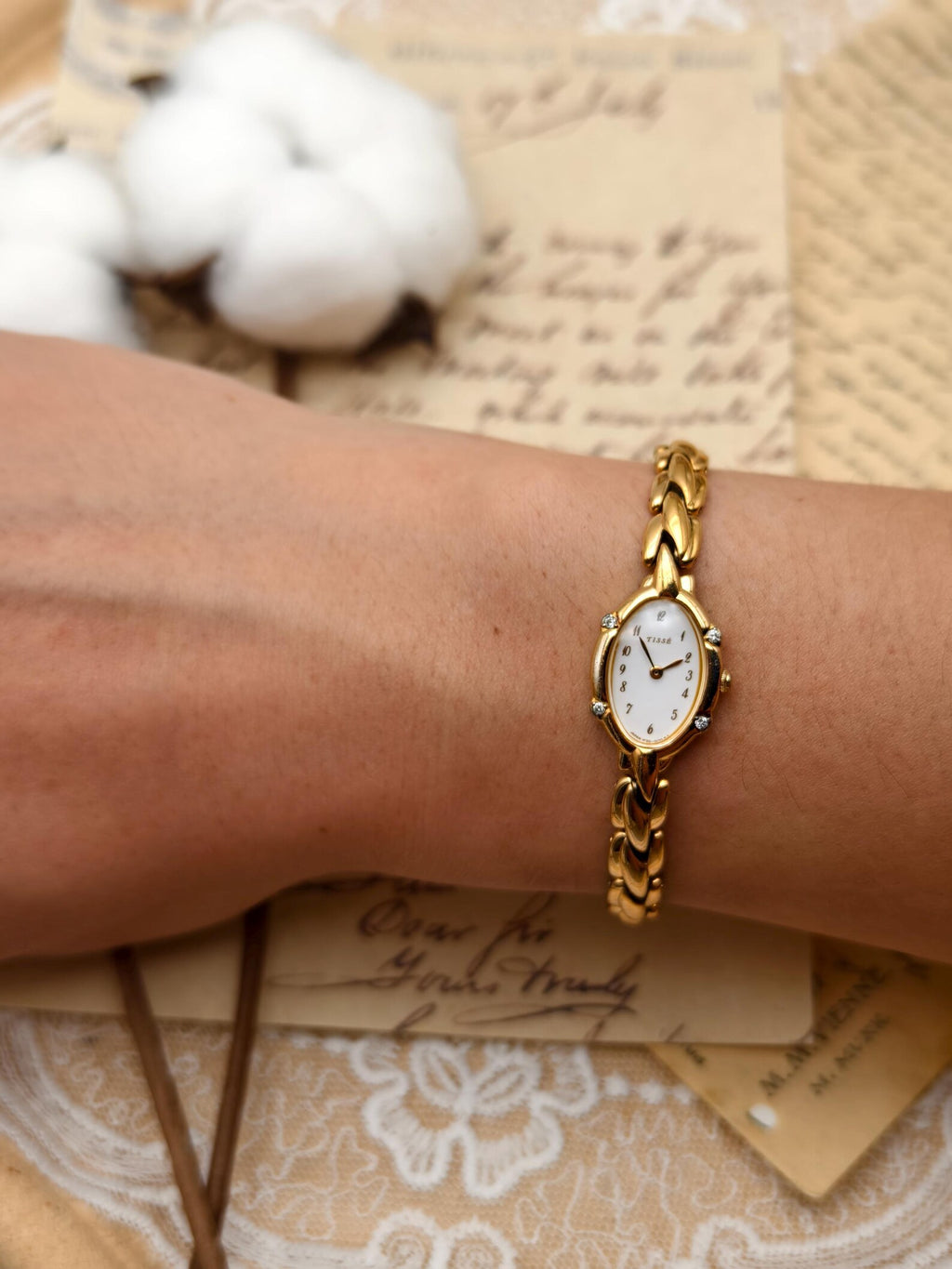 1990s Vintage Tissé Gold-Tone Crystal Oval Dress Watch – Twisted Rope-Trim Link Bracelet Edition