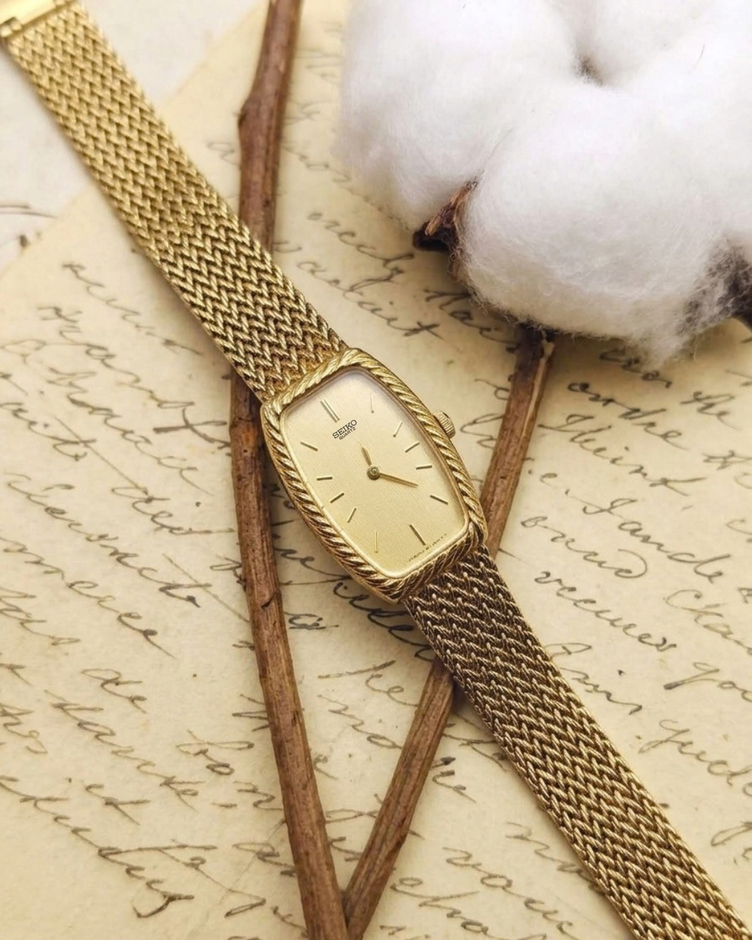 1980s Vintage Seiko Gold-Tone Rope-Trim Tank Quartz Watch – Mesh Bracelet Edition