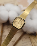 1980s Vintage Seiko Gold-Tone Geometric Octagonal Dress Watch – Roman Numeral Dial & Mesh Strap Edition