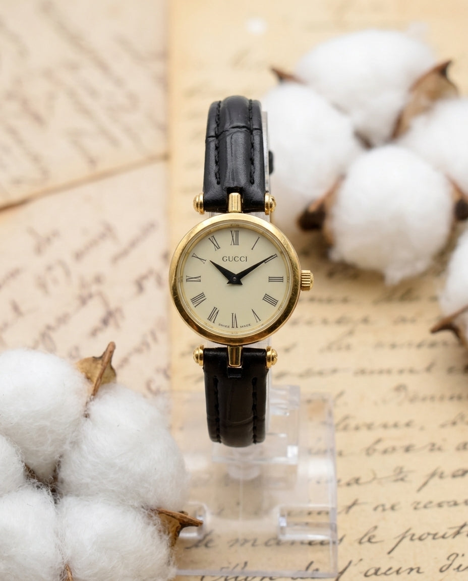 1980s–1990s Vintage Gucci 3000L Sherry Line Gold-Tone Ladies Watch – Off-White Dial & Black Leather Strap Edition