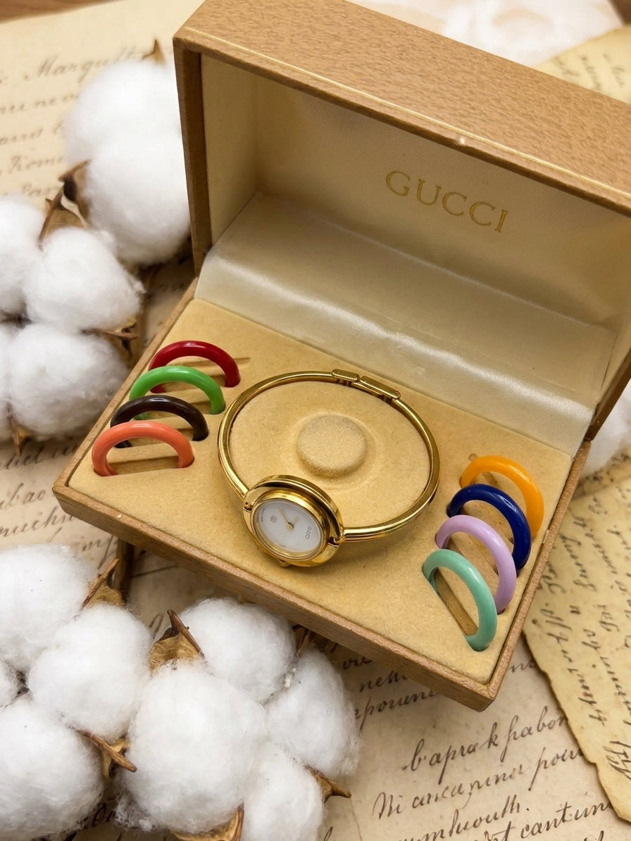 1980s–1990s Vintage Gucci 1100-L Change Bezel Bangle Watch Set – Gold-Tone & Interchangeable Bezel Rings Edition