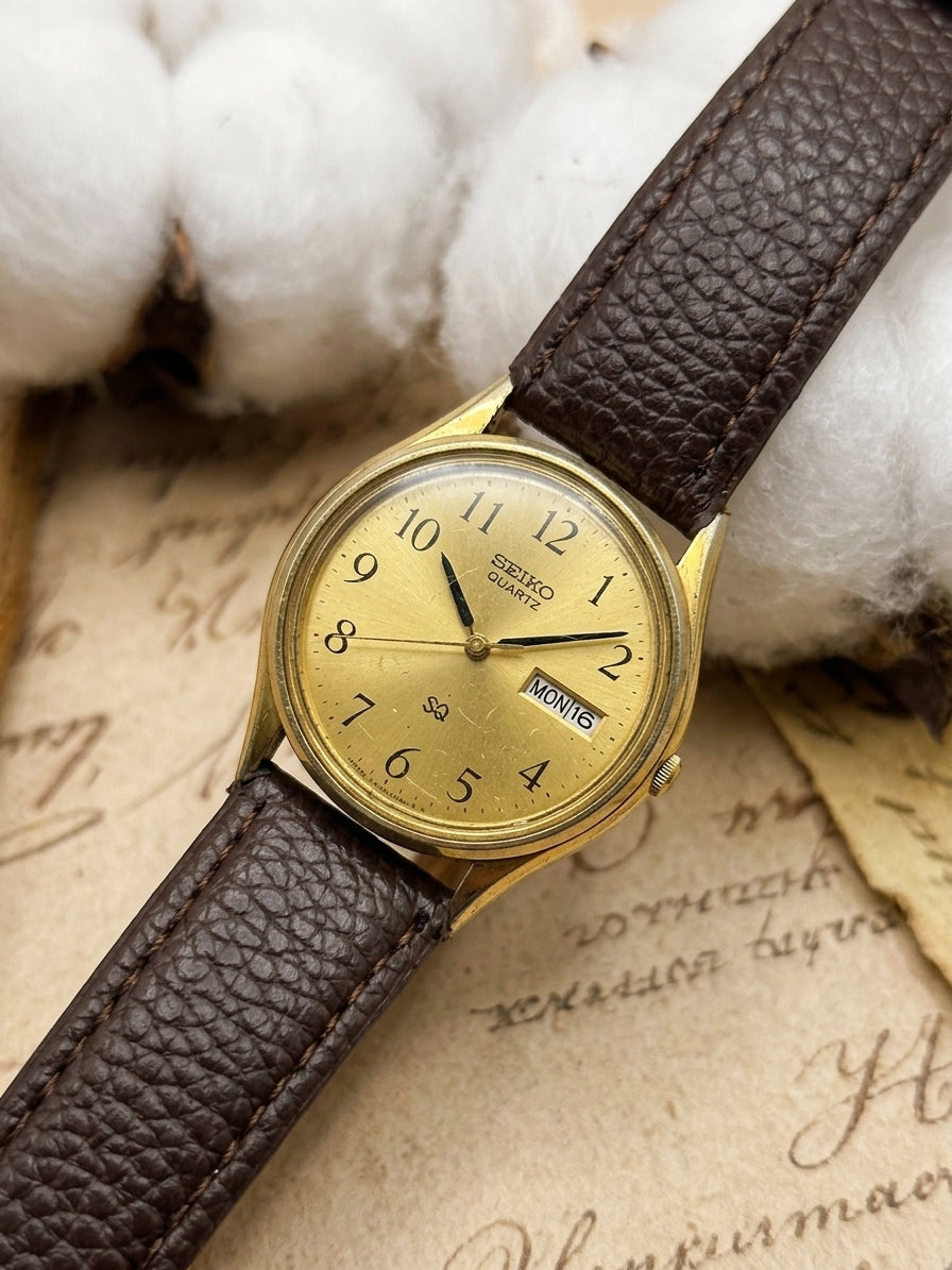Vintage Seiko SQ Gold-Tone Day-Date Watch – Champagne Dial & Textured Brown Leather Strap Edition