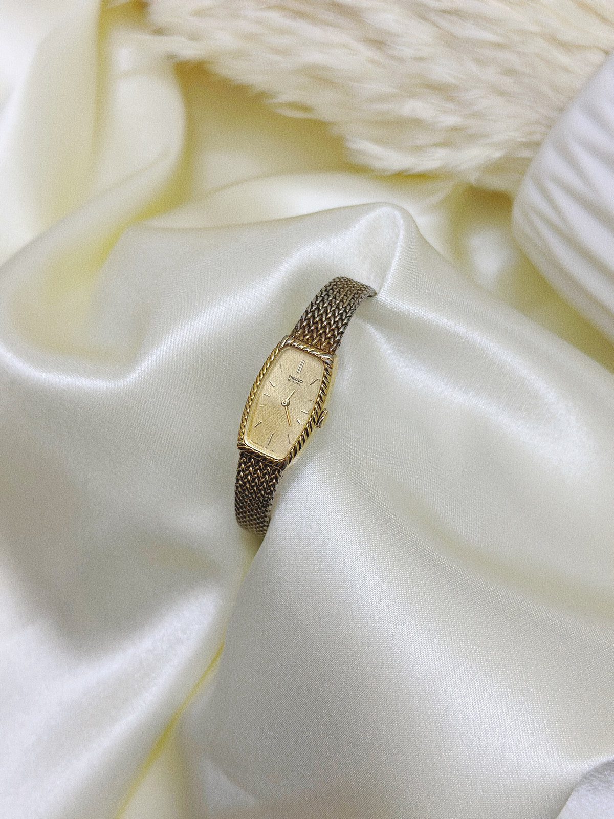 1980s Vintage Seiko Gold-Tone Rope-Trim Tank Quartz Watch – Mesh Bracelet Edition