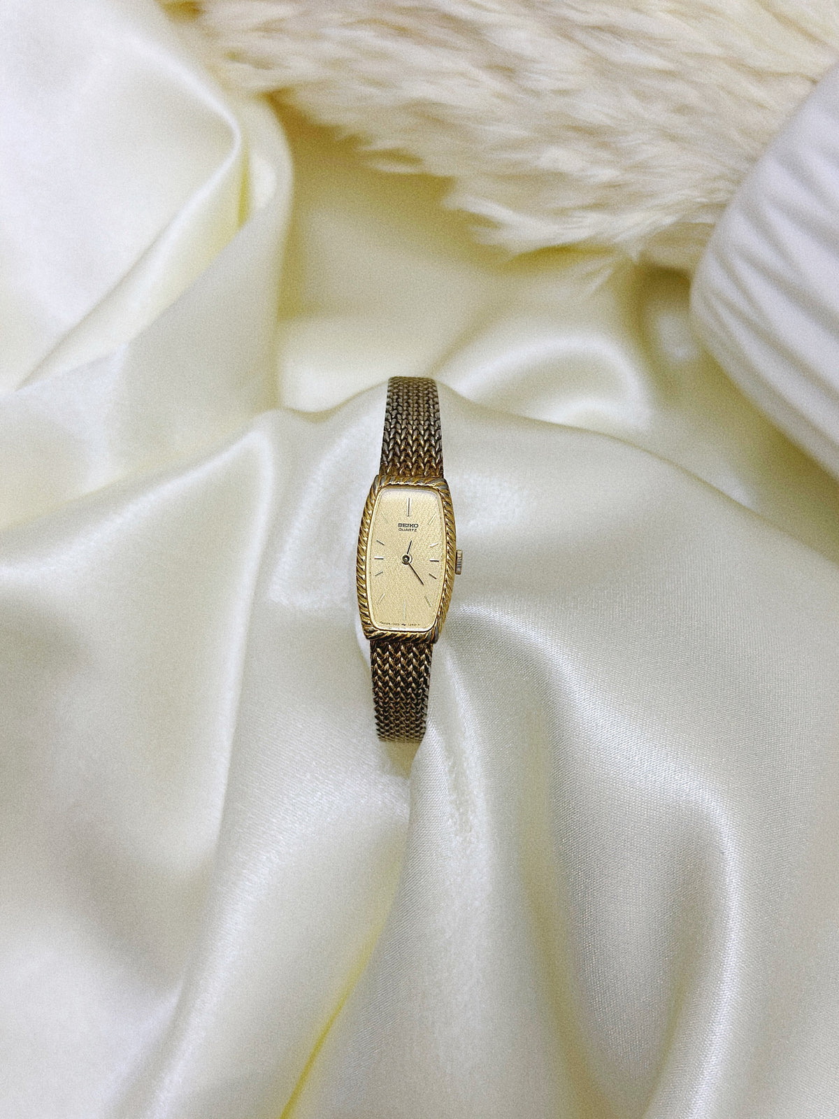 1980s Vintage Seiko Gold-Tone Rope-Trim Tank Quartz Watch – Mesh Bracelet Edition