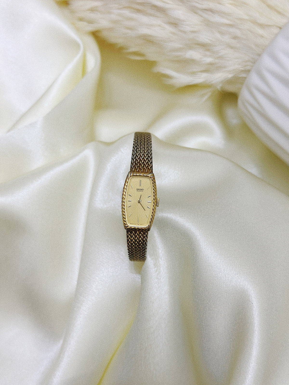 1980s Vintage Seiko Gold-Tone Rope-Trim Tank Quartz Watch – Mesh Bracelet Edition