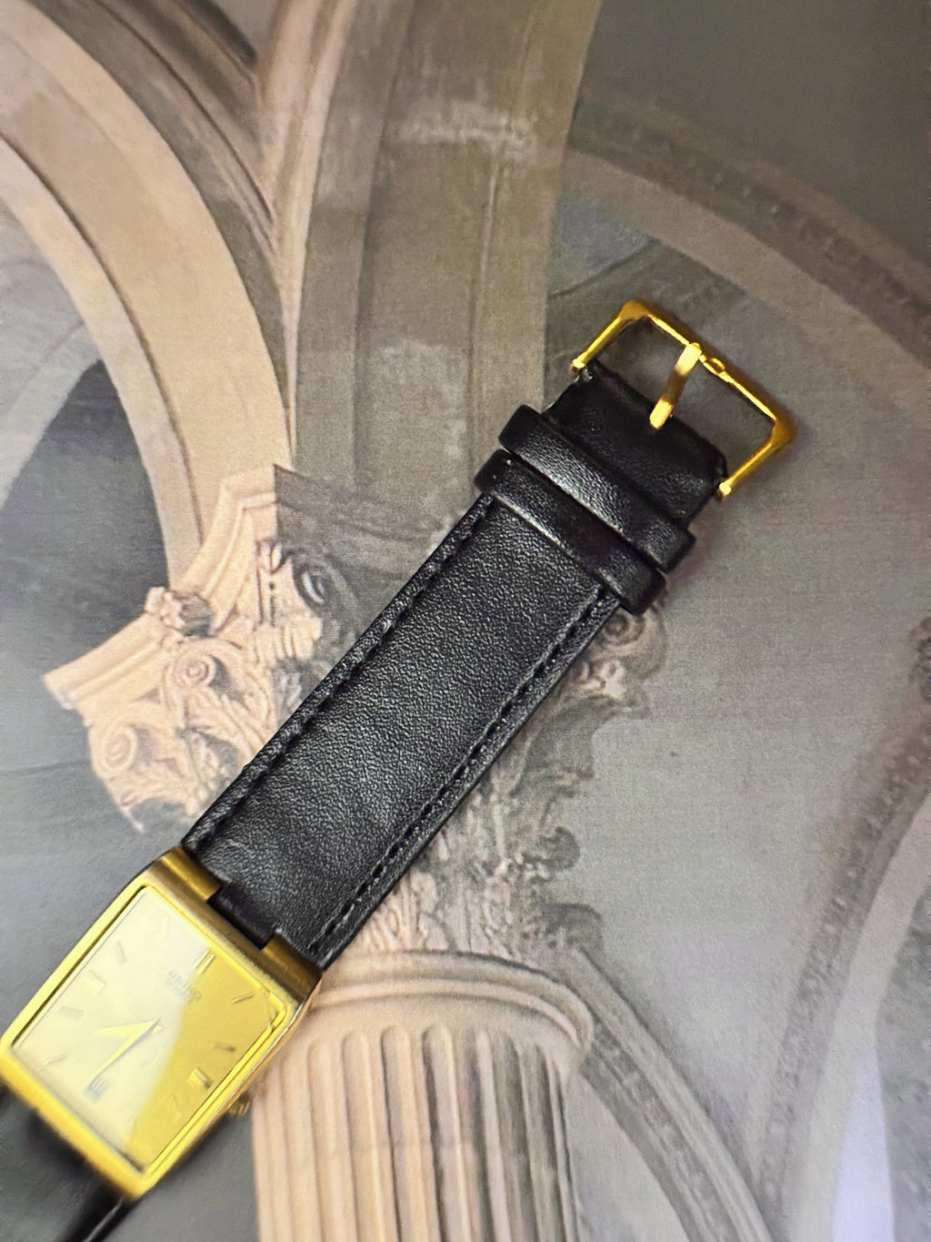 Vintage Seiko Gold-Tone Rectangular Tank Watch – Champagne Sunburst Date Dial & Black Leather Strap Edition