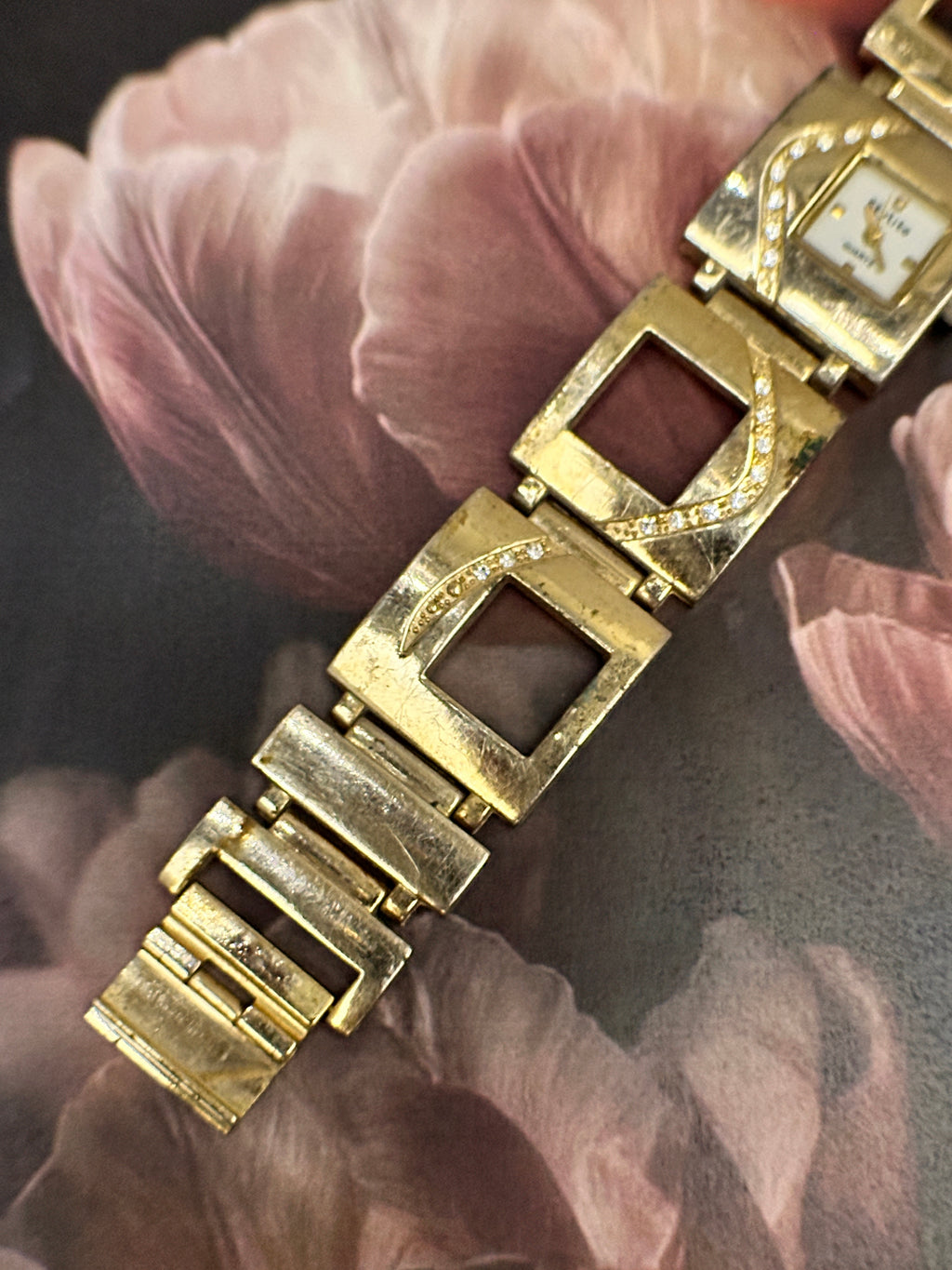Vintage Stylito Gold-Tone Geometric Square Dress Watch – Wave Crystal Accents & Open-Link Bracelet Edition