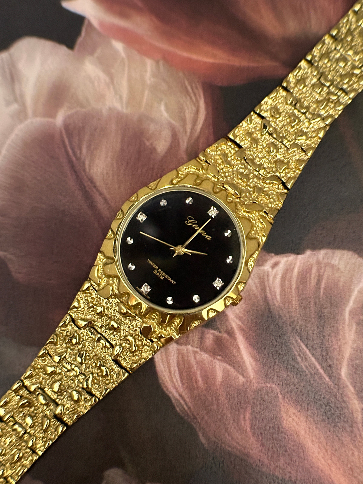 Vintage Geneva Gold-Tone Nugget Textured Dress Watch – Black Dial & Crystal Marker Edition