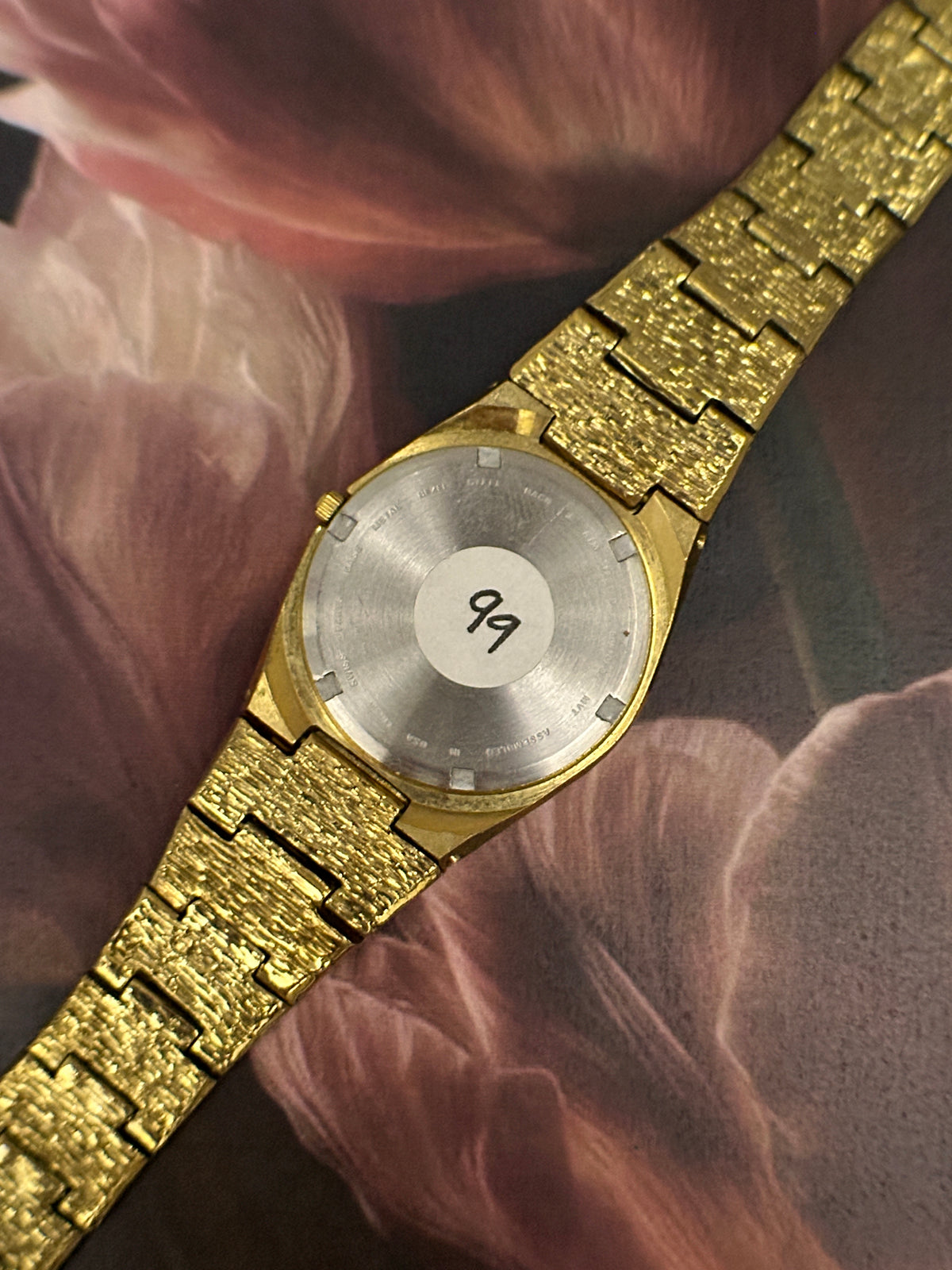 Vintage Geneva Gold-Tone Nugget Textured Dress Watch – Black Dial & Crystal Marker Edition