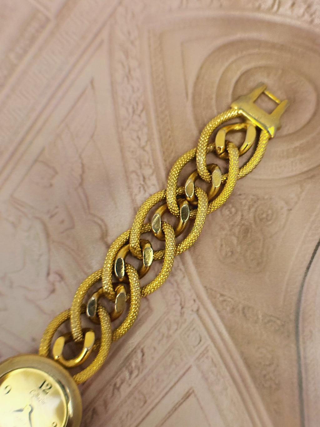 Vintage Collezio Gold-Tone Round Dress Watch – Textured Curb Chain Bracelet Edition