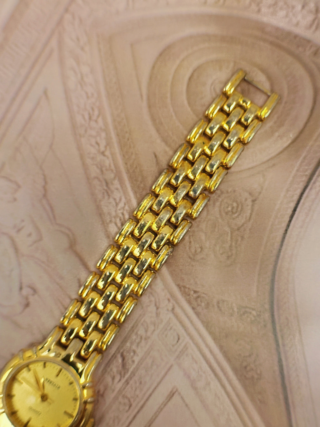 Vintage Westair Gold-Tone Classic Dress Watch – Sunburst Dial & Multi-Row Brick Link Bracelet Edition