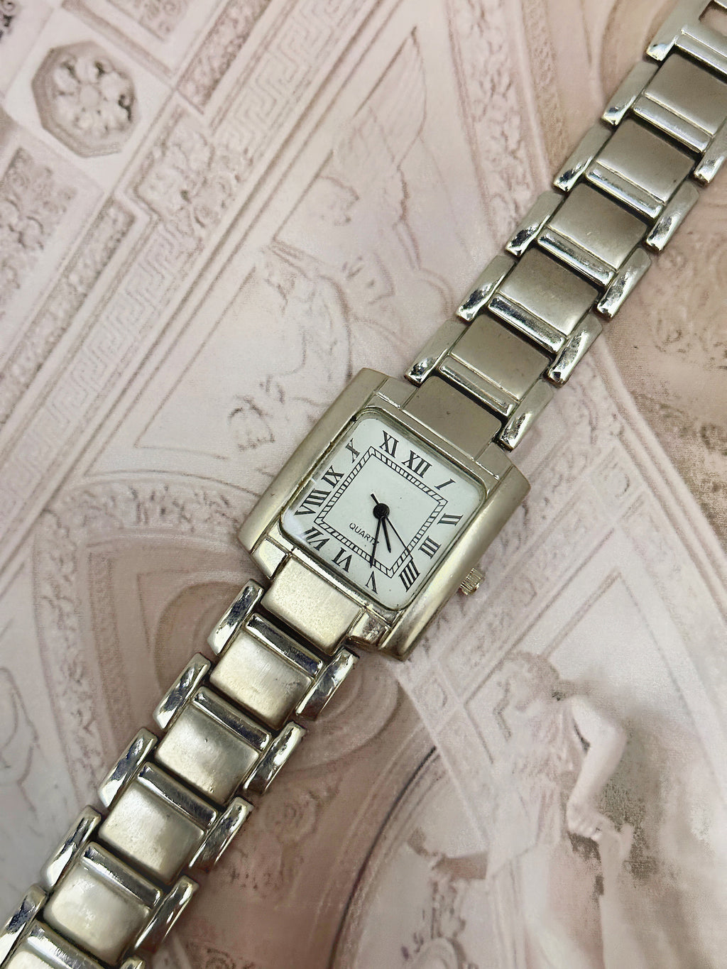 Vintage Silver-Tone Square Tank Dress Watch – Roman Numeral Dial & Segmented Link Bracelet Edition