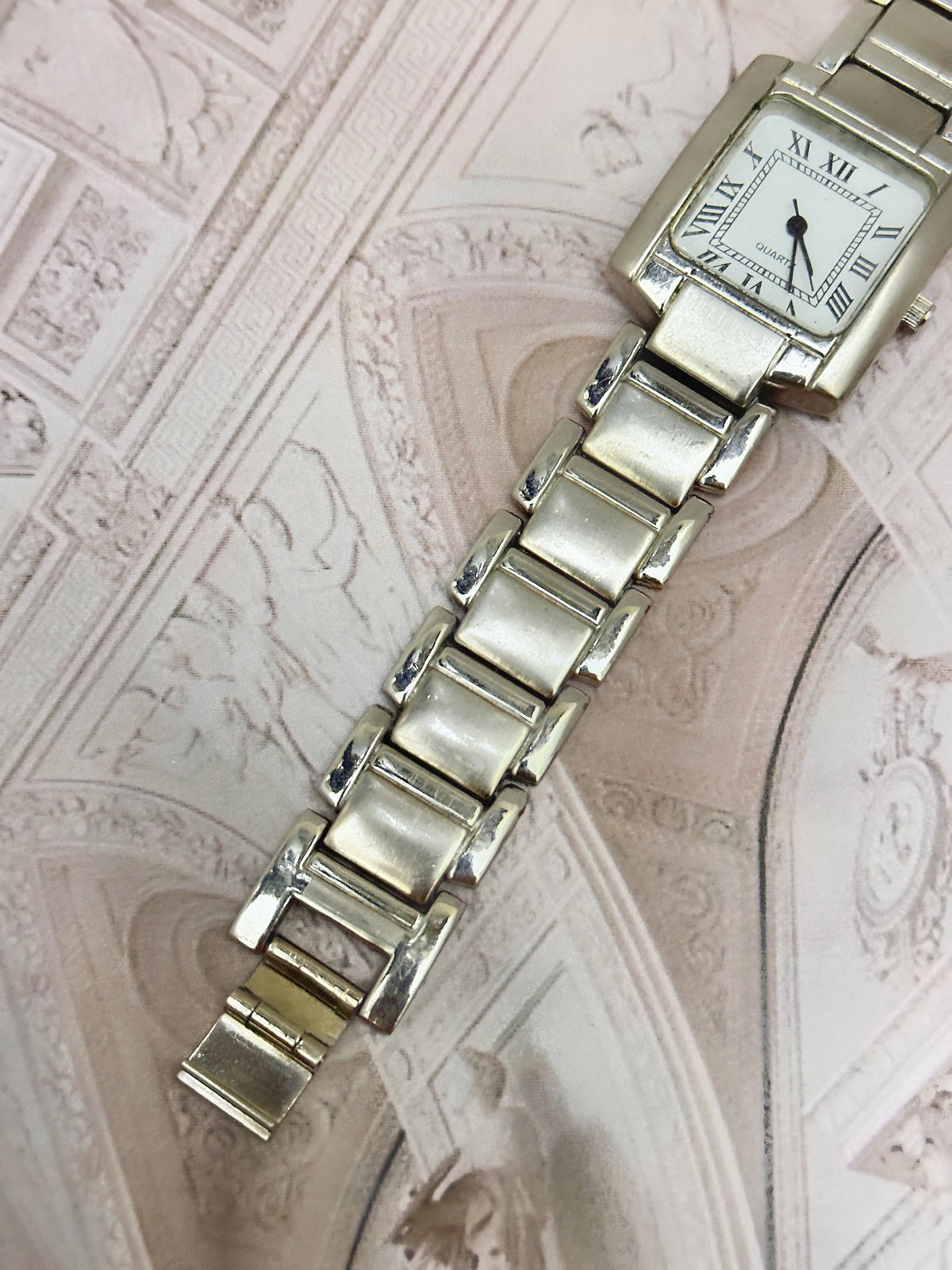 Vintage Silver-Tone Square Tank Dress Watch – Roman Numeral Dial & Segmented Link Bracelet Edition