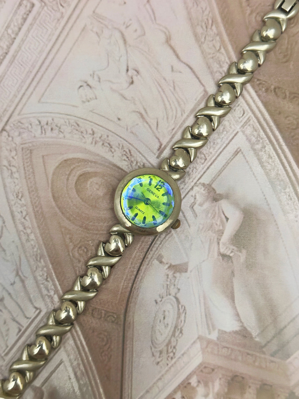 Vintage Geneva Silver-Tone Round Dress Watch – Iridescent Dial & Hugs-and-Kisses (XOXO) Link Bracelet Edition