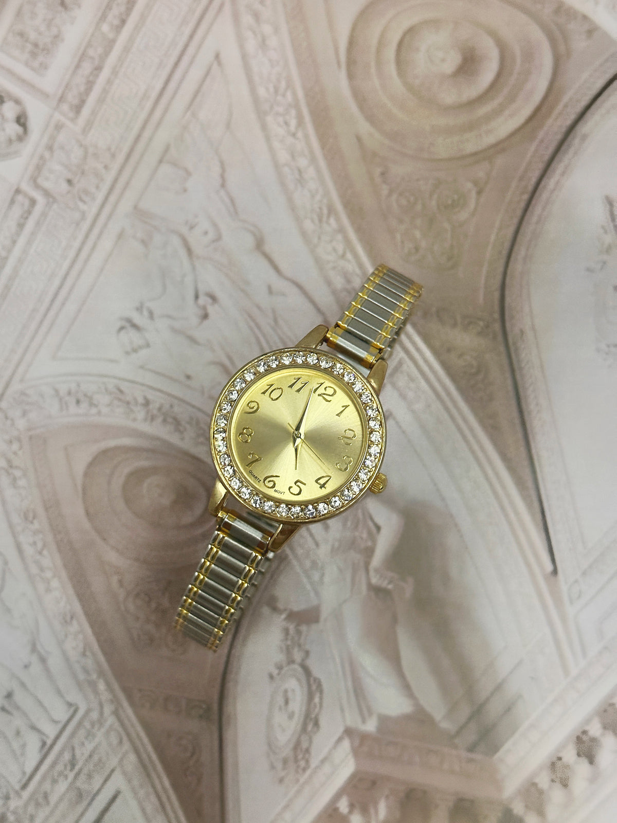 Vintage Two-Tone Crystal Bezel Dress Watch – Champagne Dial & Expansion Band Edition