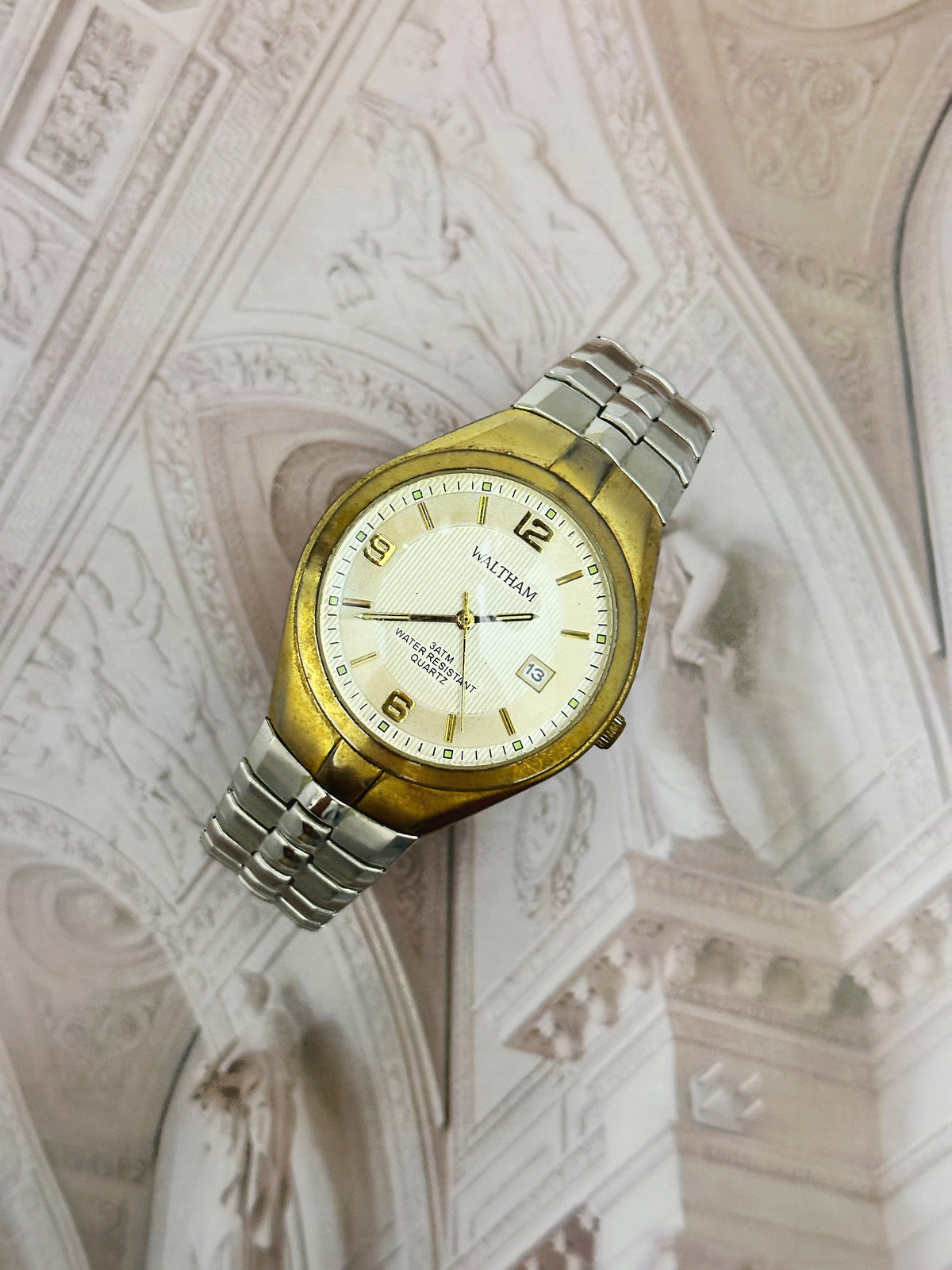 Vintage Waltham Two-Tone Date Watch – Sunburst Cream Dial & Articulated Link Bracelet Edition