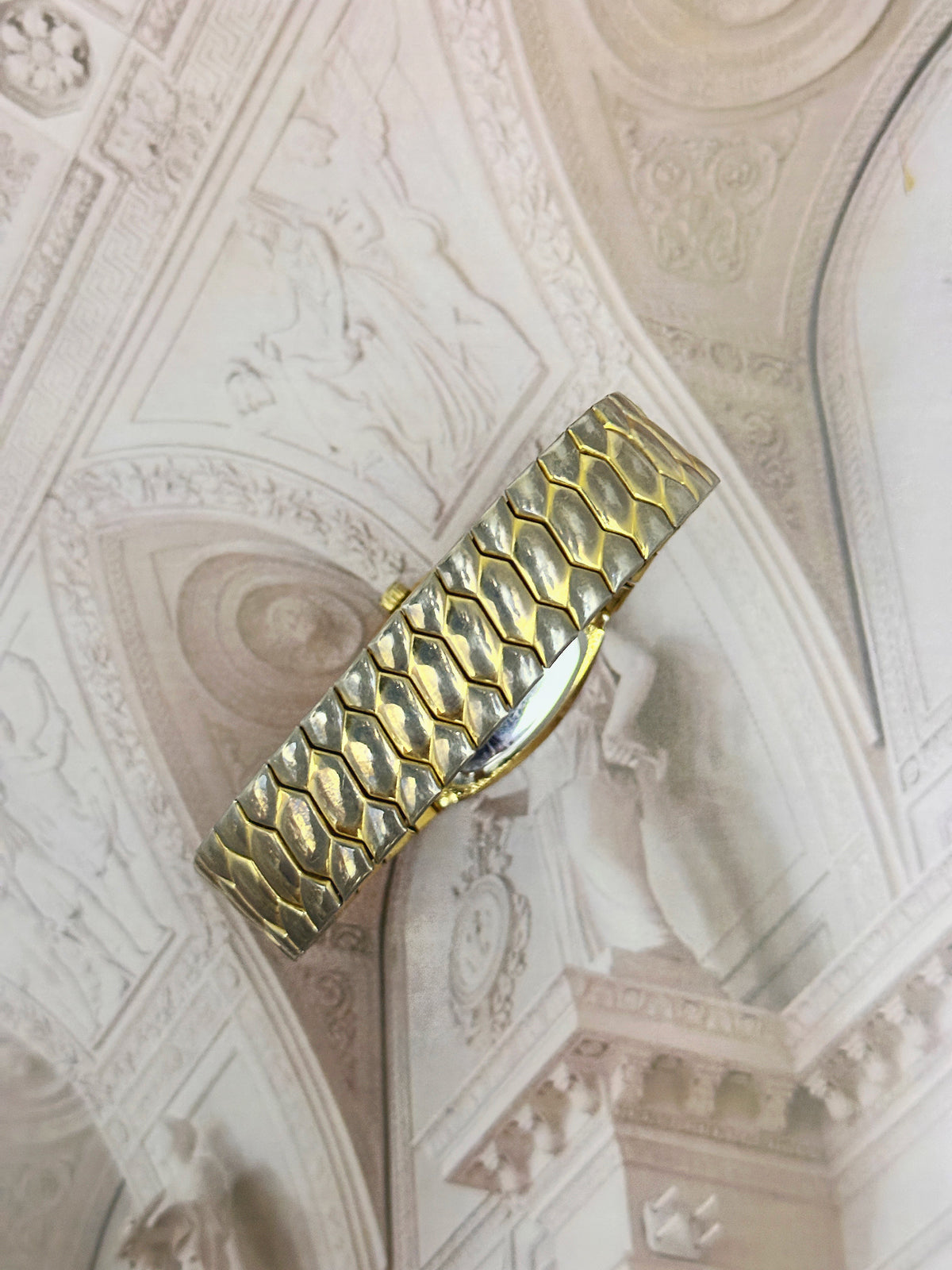 Vintage Isaac Mizrahi Live! Gold-Tone Tonneau Crystal Watch – Roman Numeral Dial & Scale Bracelet Edition