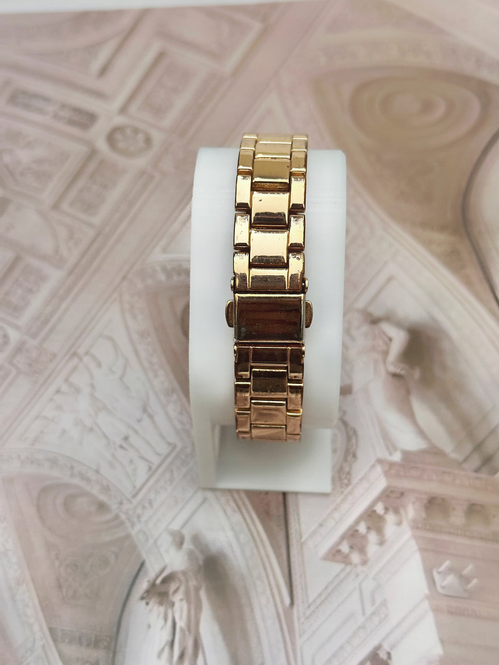 Vintage Geneva Rose Gold-Tone Crystal Bezel Watch – Champagne Sunburst Dial Edition