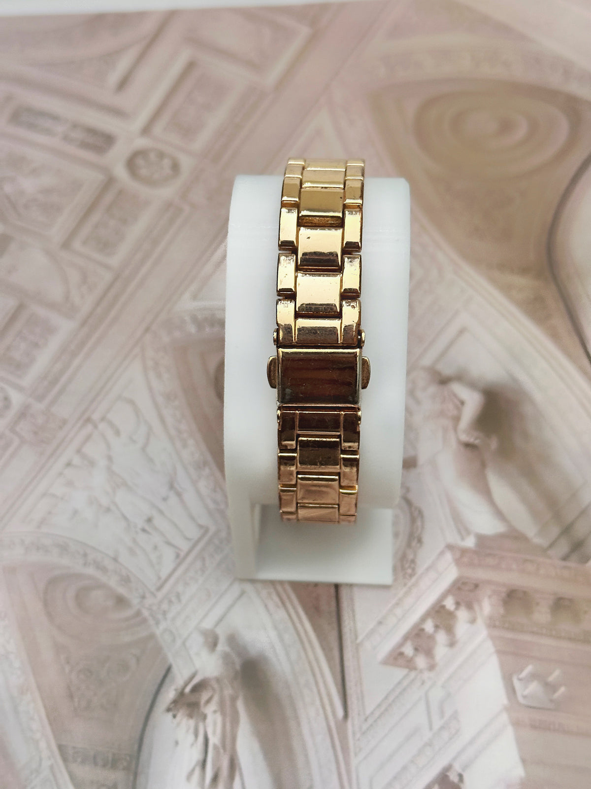 Vintage Geneva Rose Gold-Tone Crystal Bezel Watch – Champagne Sunburst Dial Edition