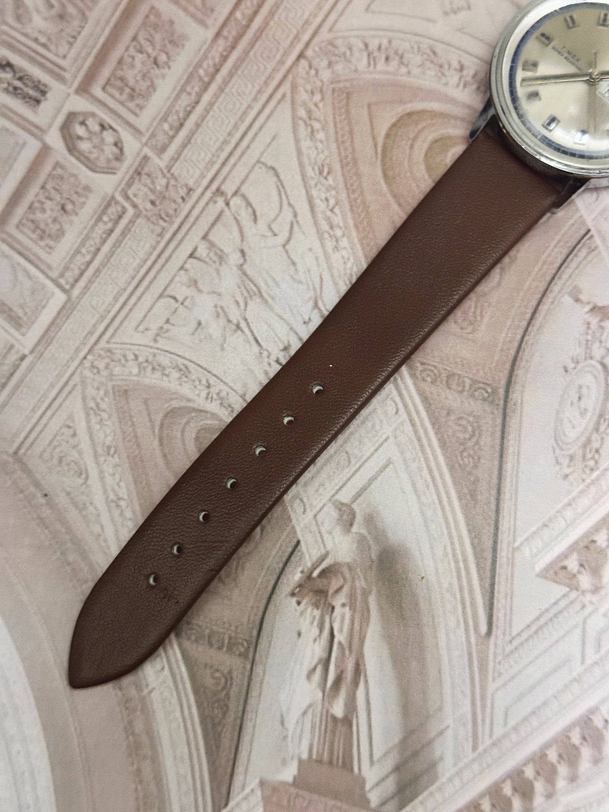Vintage Timex Day-Date Silver-Tone Dress Watch – Champagne Dial & Brown Leather Strap Edition