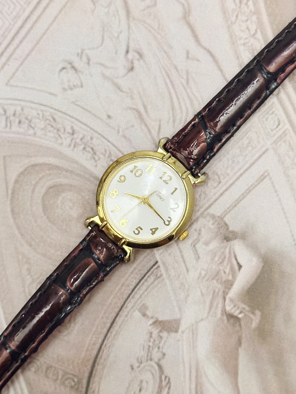 Vintage Timex Gold-Tone Ladies Petite Dress Watch – White Dial & Glossy Mahogany Leather Strap Edition