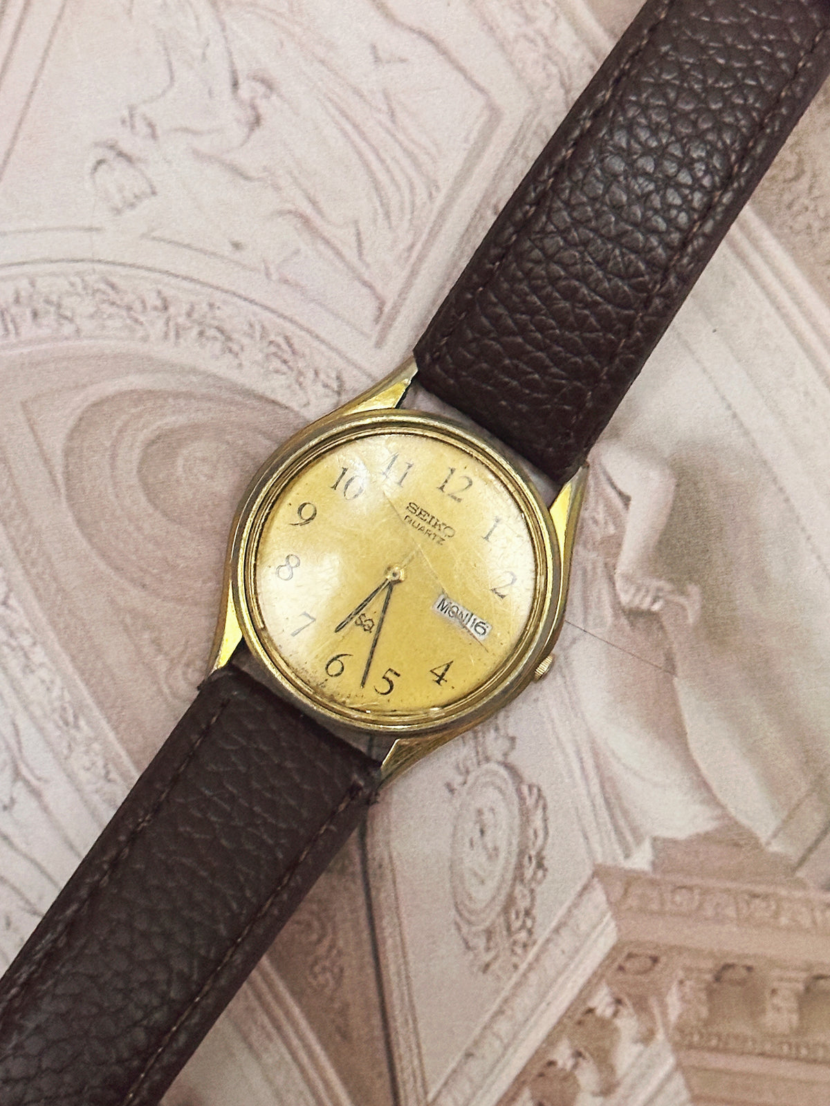 Vintage Seiko SQ Gold-Tone Day-Date Watch – Champagne Dial & Textured Brown Leather Strap Edition