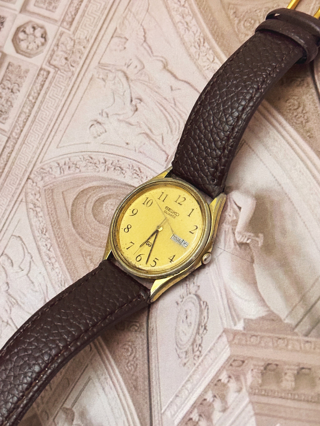 Vintage Seiko SQ Gold-Tone Day-Date Watch – Champagne Dial & Textured Brown Leather Strap Edition