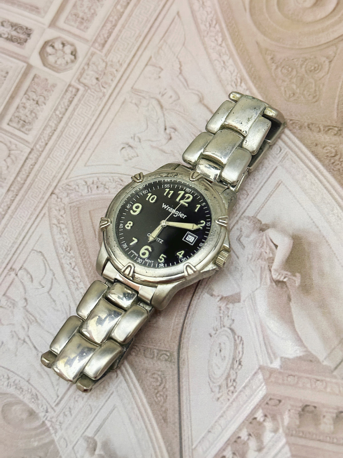 Vintage Wrangler Silver-Tone Field Sports Watch – Black Dial Date Edition