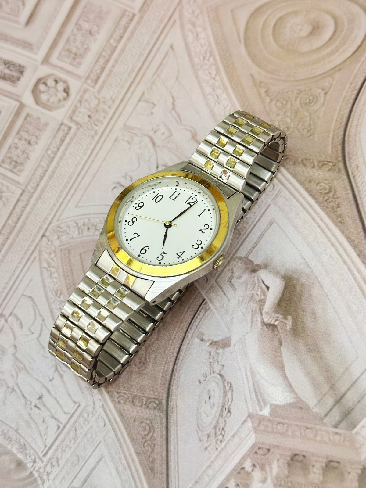 Vintage Two-Tone Classic Round Dress Watch – White Dial & Five-Row Link Bracelet Edition