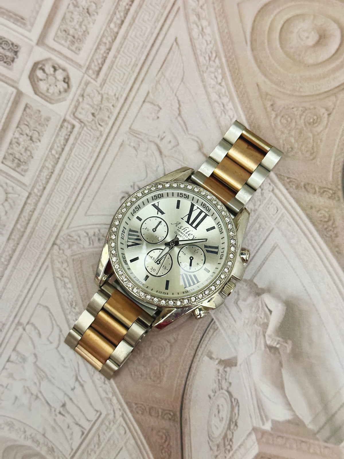 Vintage Ashley Princess Two-Tone Crystal Chronograph-Style Watch – Silver Dial & Oyster-Style Bracelet Edition