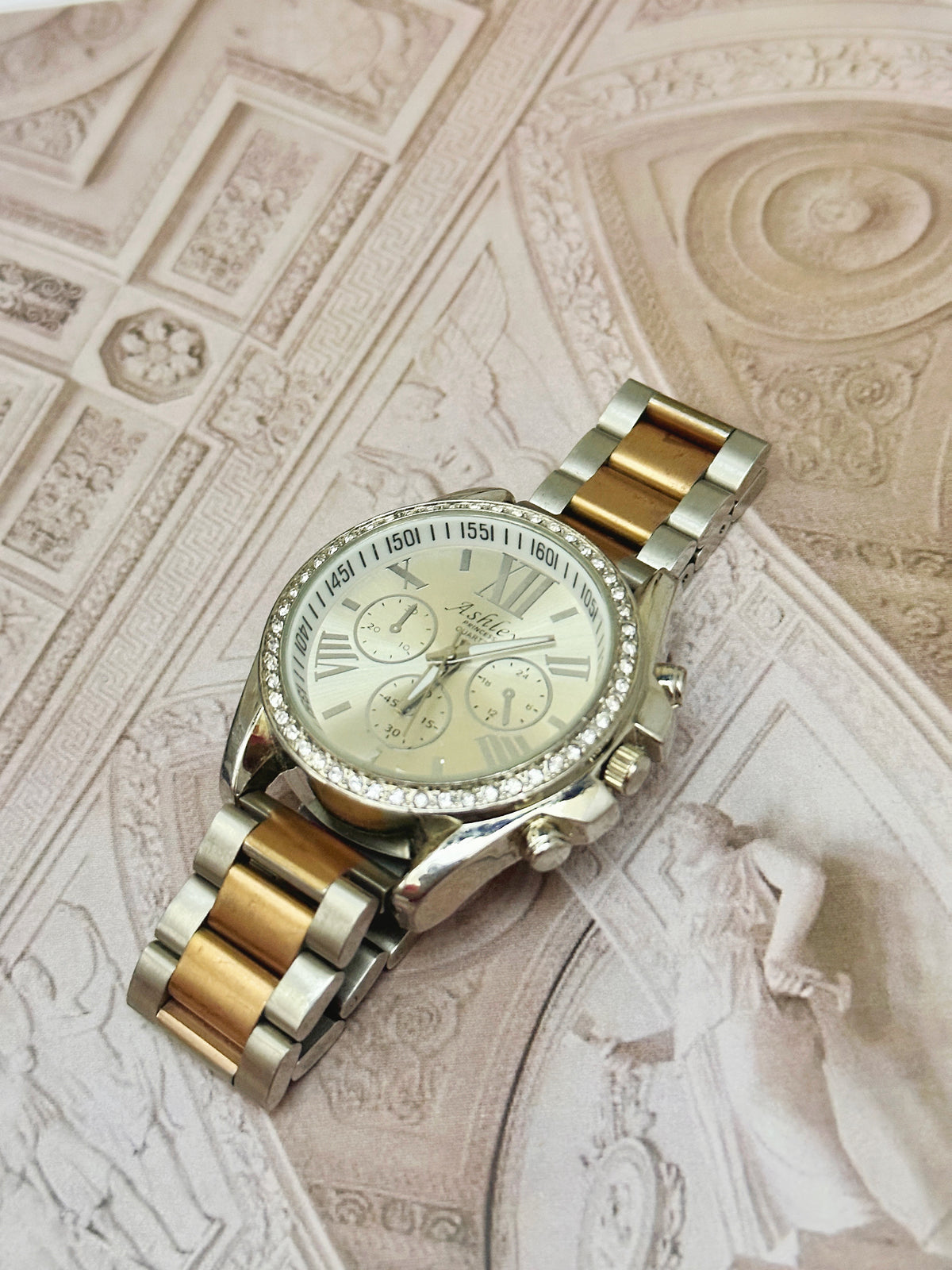 Vintage Ashley Princess Two-Tone Crystal Chronograph-Style Watch – Silver Dial & Oyster-Style Bracelet Edition