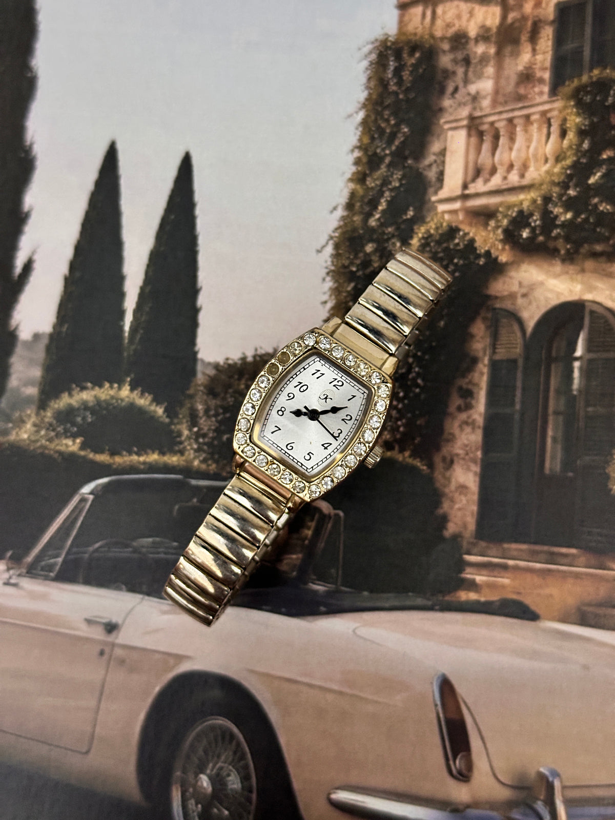 Vintage Gold-Tone Crystal-Bezel Tonneau Ladies Watch – White Dial & Expansion Bracelet Edition