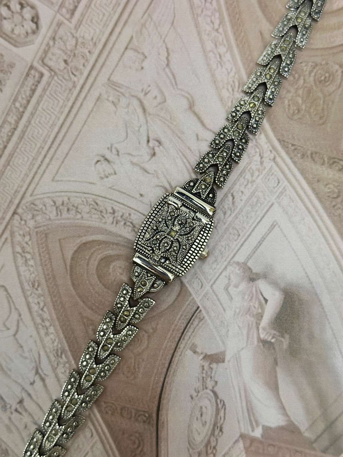 Vintage Persona Antique Silver-Tone Marcasite Flip-Cover Secret Watch – White Dial & Filigree Bracelet Edition