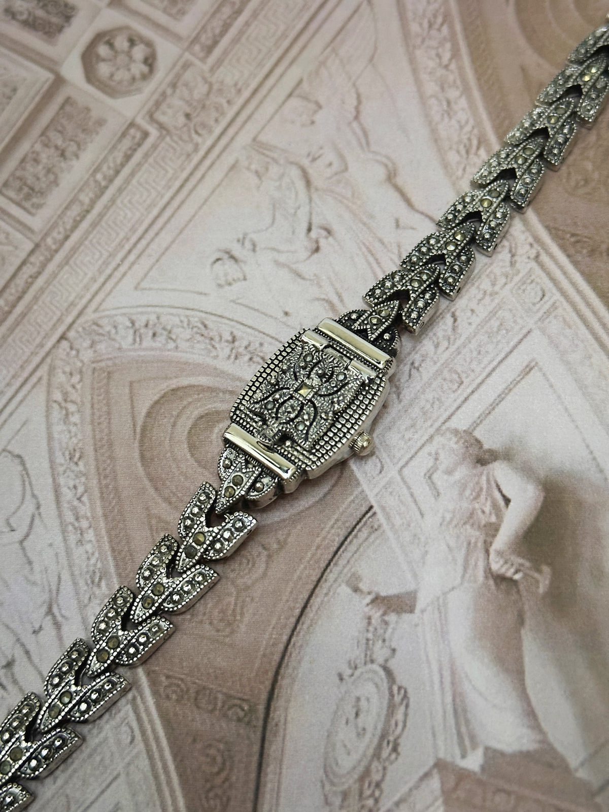 Vintage Persona Antique Silver-Tone Marcasite Flip-Cover Secret Watch – White Dial & Filigree Bracelet Edition