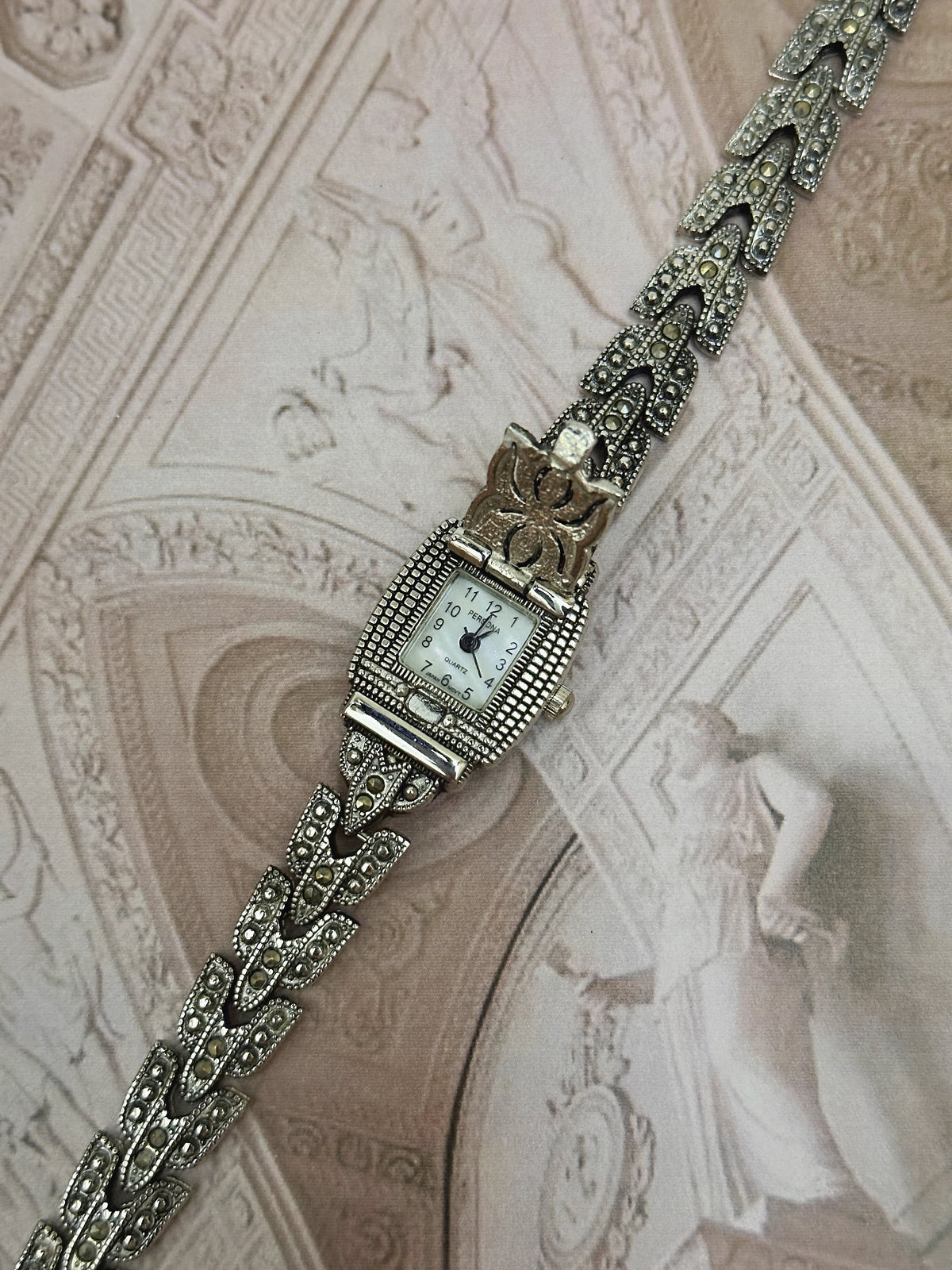 Vintage Persona Antique Silver-Tone Marcasite Flip-Cover Secret Watch – White Dial & Filigree Bracelet Edition
