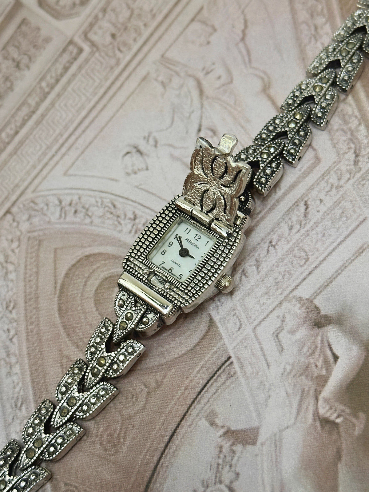 Vintage Persona Antique Silver-Tone Marcasite Flip-Cover Secret Watch – White Dial & Filigree Bracelet Edition
