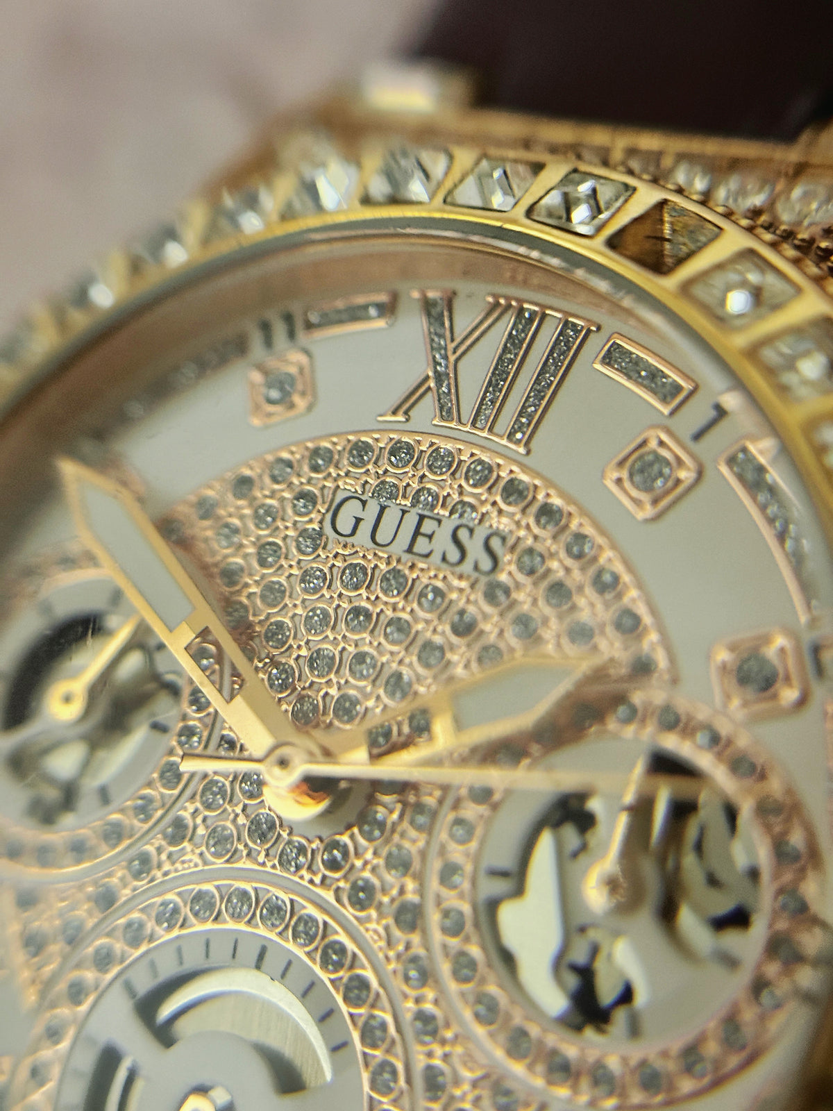Vintage/Modern Guess Multifunction Gold-Tone Crystal-Set Watch (Ref. GW0257L2) – Pave Dial & Burgundy Leather Strap Edition