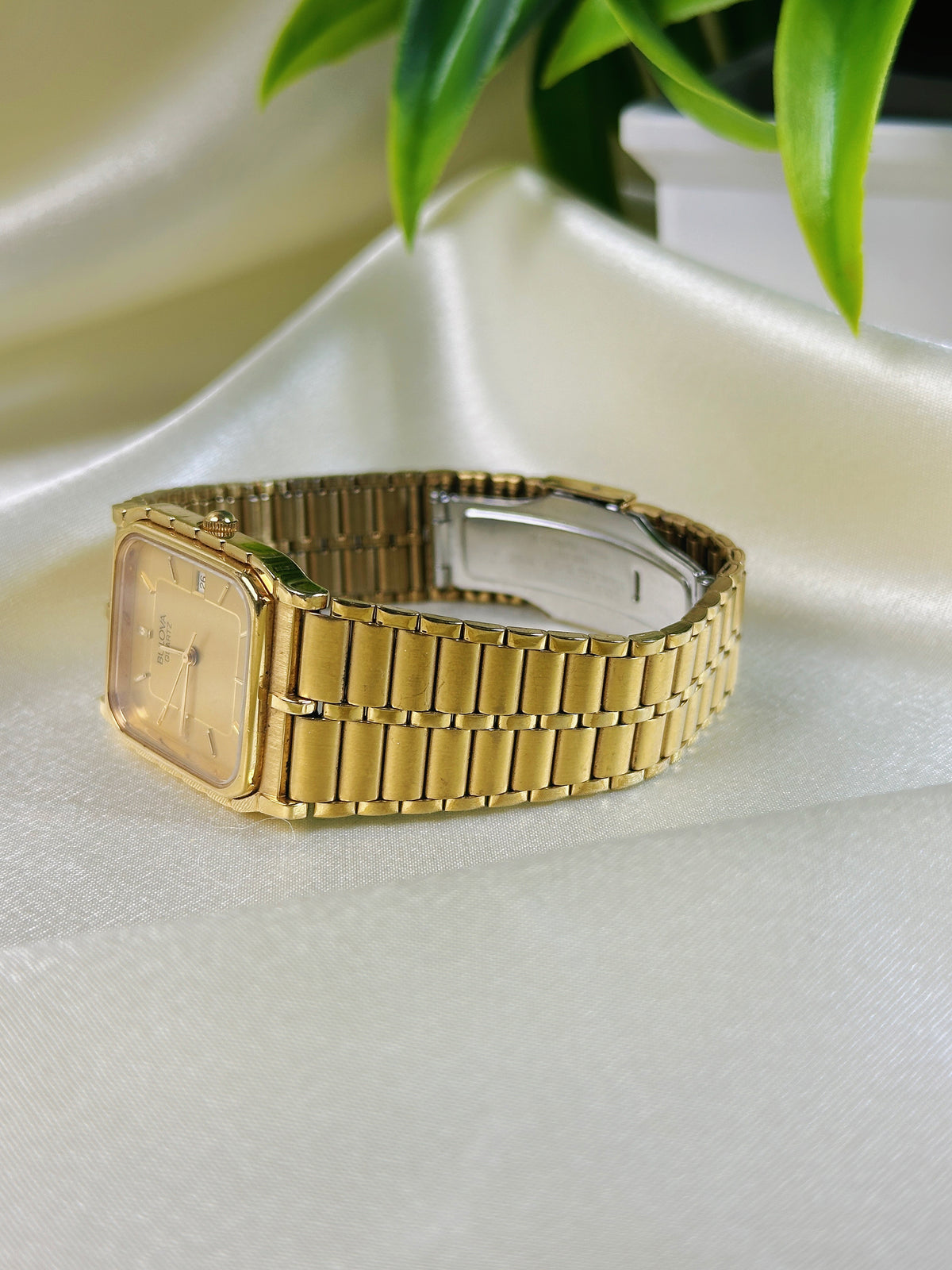 1980s Vintage Swiss Bulova Dual-Tone Date Watch