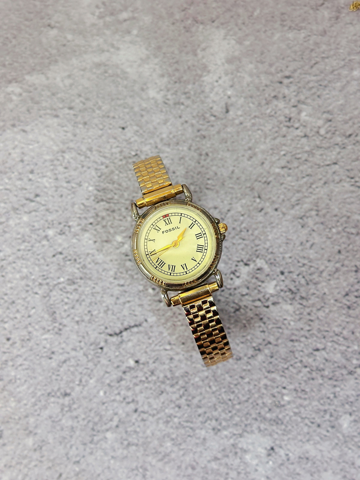 1990s Vintage Fossil PR5002 Gold-Tone Roman Numeral Dress Watch – Textured Bezel Edition