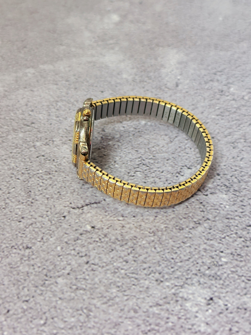 1990s Vintage Fossil PR5002 Gold-Tone Roman Numeral Dress Watch – Textured Bezel Edition
