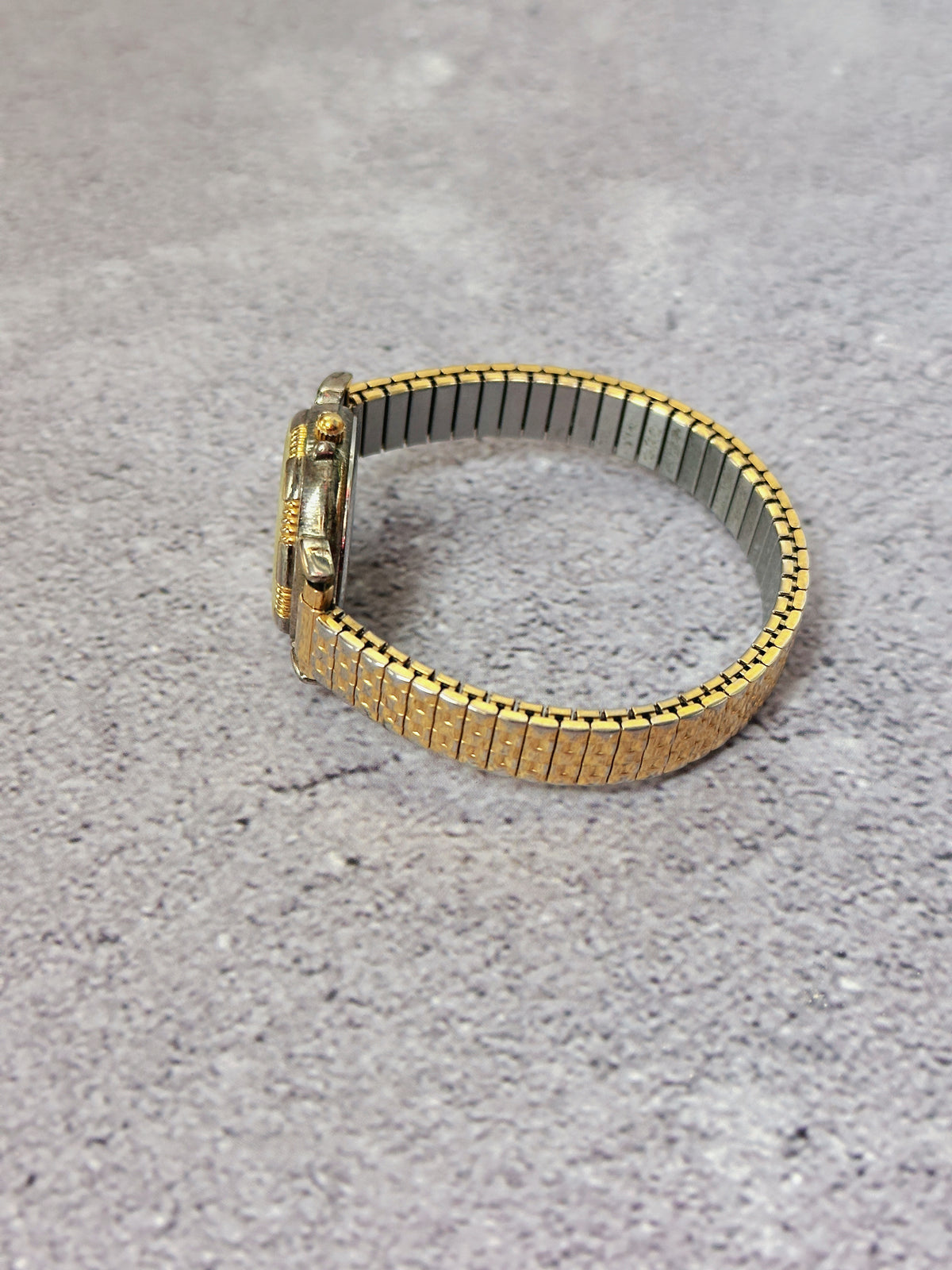 1990s Vintage Fossil PR5002 Gold-Tone Roman Numeral Dress Watch – Textured Bezel Edition