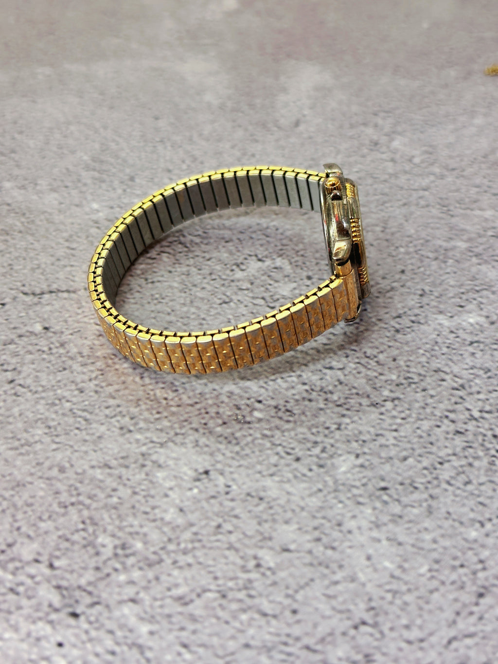 1990s Vintage Fossil PR5002 Gold-Tone Roman Numeral Dress Watch – Textured Bezel Edition