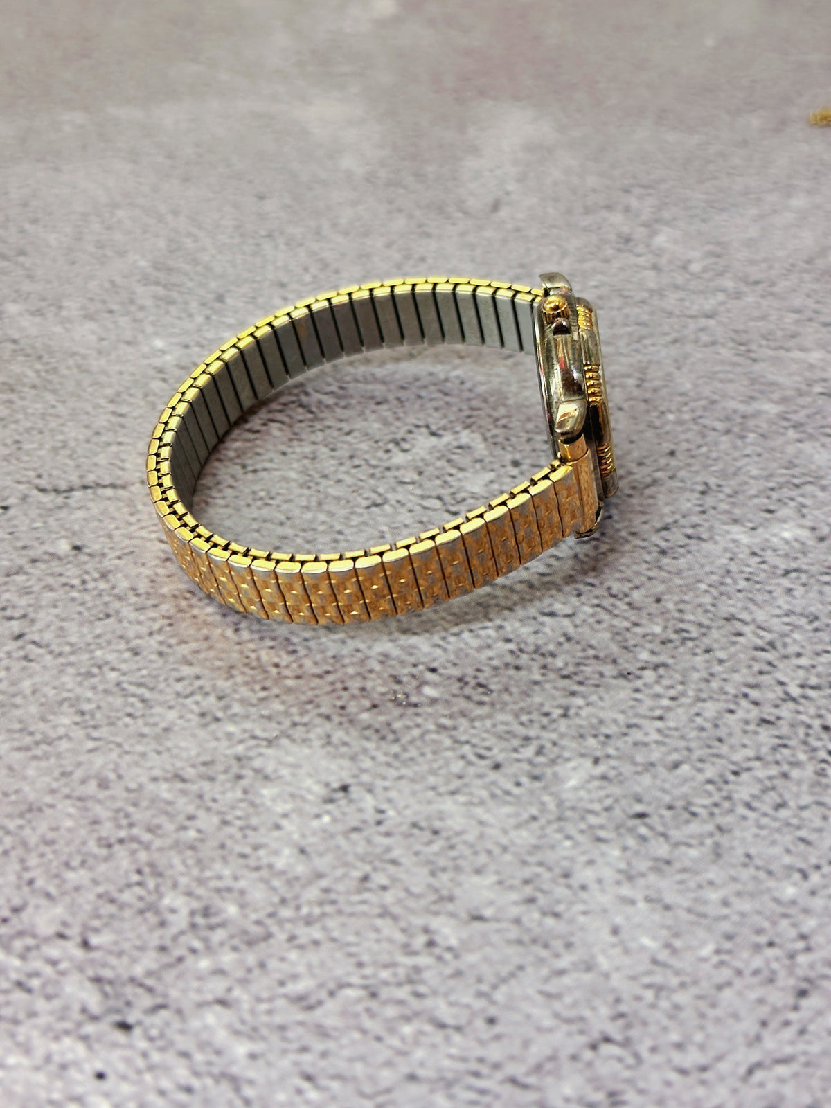 1990s Vintage Fossil PR5002 Gold-Tone Roman Numeral Dress Watch – Textured Bezel Edition